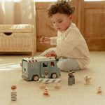 Mașină de poliție din lemn FSC cu accesorii și polițist - Little Dutch - imagine 6