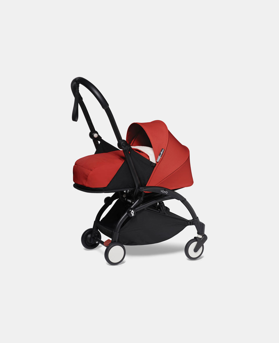 Babyzen_yoyo_0plus_red_01_main.jpg Cărucior Babyzen YOYO² pentru nou născuți cu cadru negru și pachet 0+ red - imagine 1