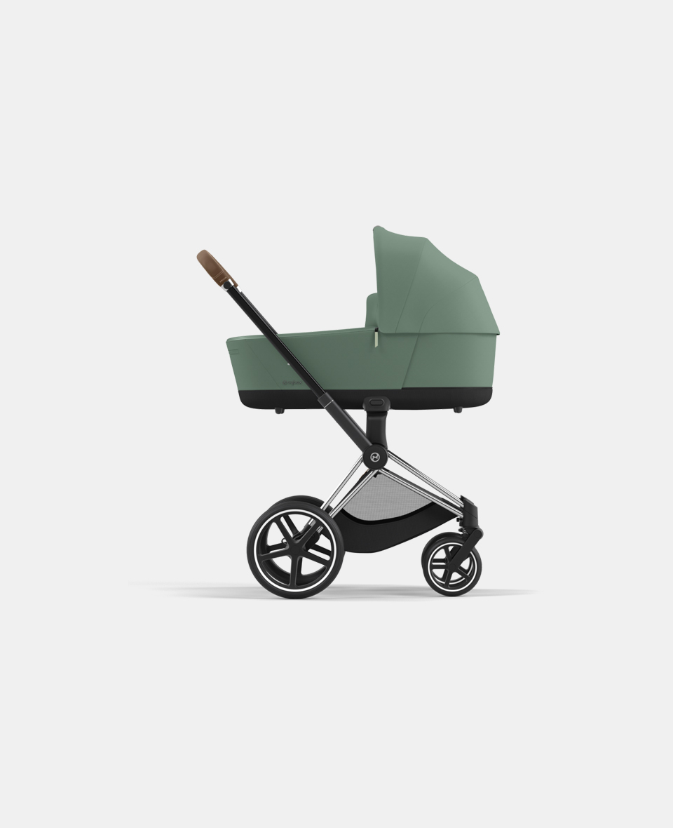 CYB_23_INT_y270_Priam_Cot_CHBR_LEGR.jpg Carucior Nou Nascut Electric E-Priam: Cadru Cărucior pentru Copii e-Priam Chrome Brown + Landou PRIAM Lux Leaf Green Cybex Platinum - imagine 1